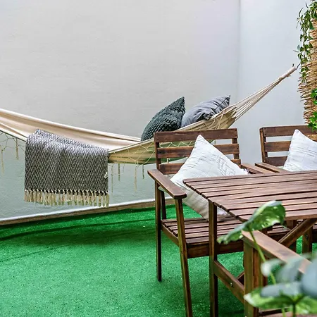 Modern Center Apartment *